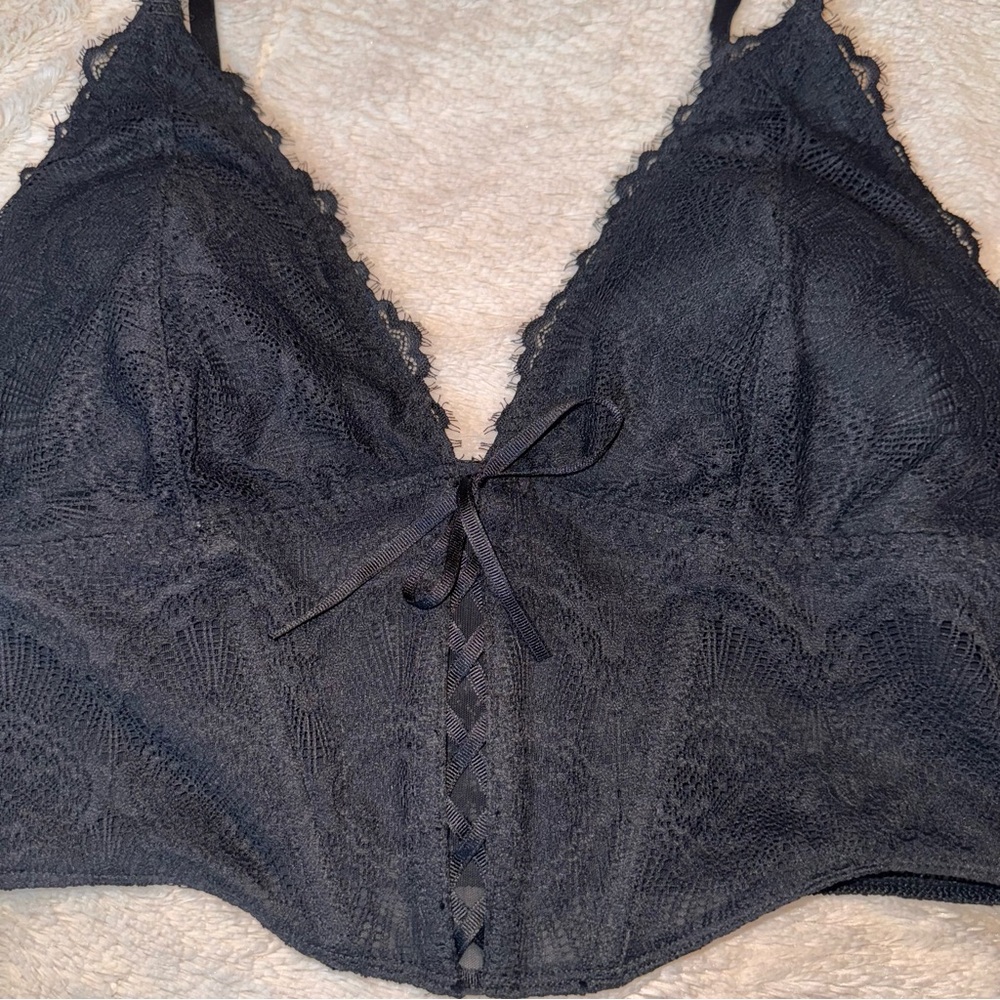 Elegant Lace Corset in Black